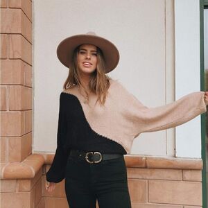 Vestique Dichotomy Black and Camel Brown Wave Design Fuzzy Sweater - Size Large